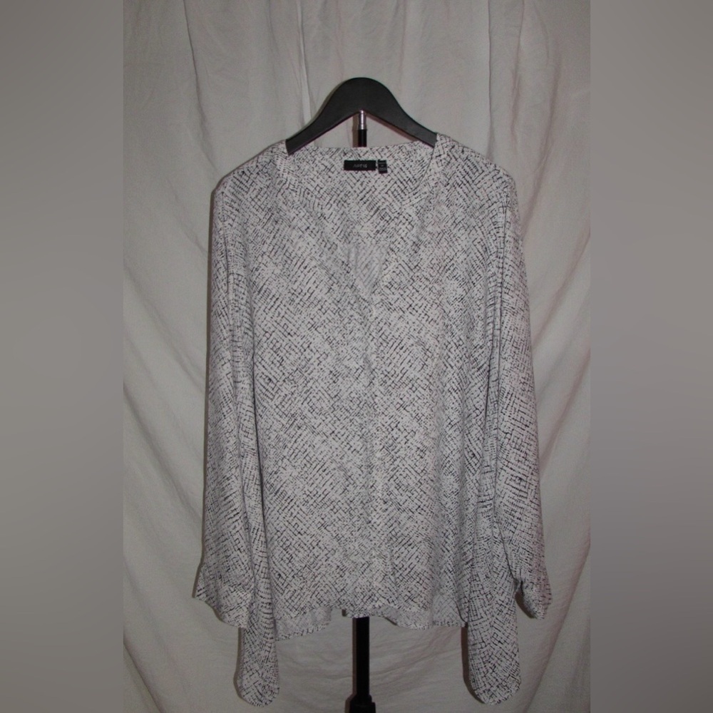 Apt. 9 Black and White Patterned Blouse
